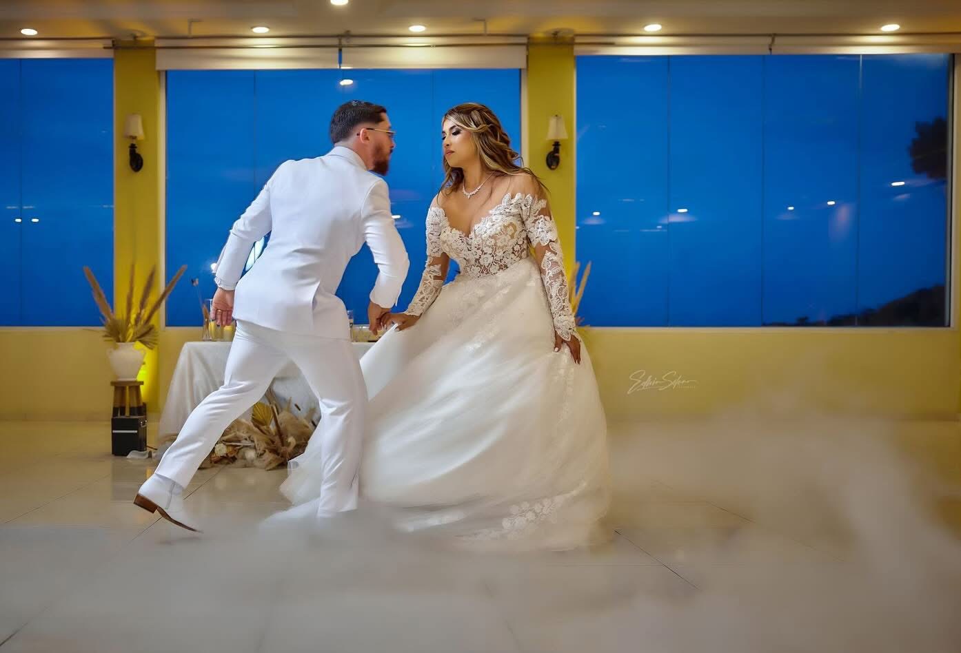 Efecto de niebla durante el baile de una boda